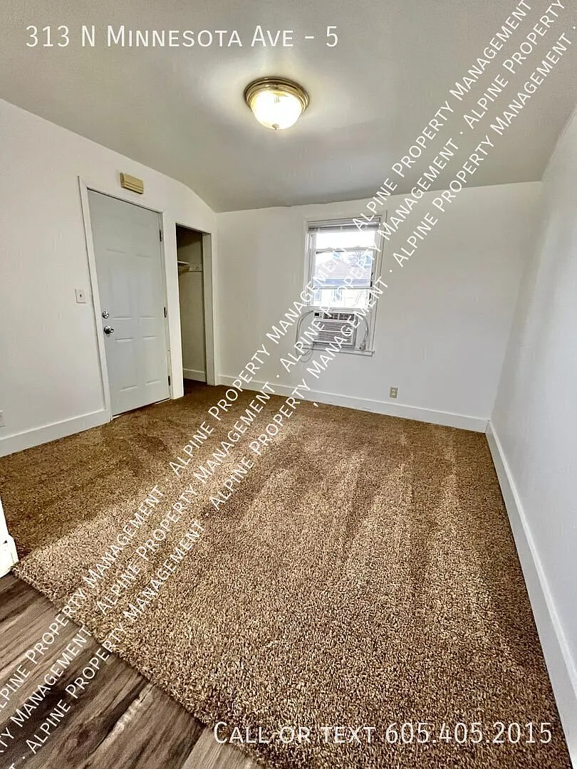 2 Bed Apartment near Downtown! — Photo 3