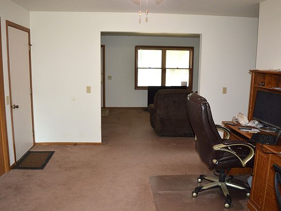 3rd image of 419 Dallas St