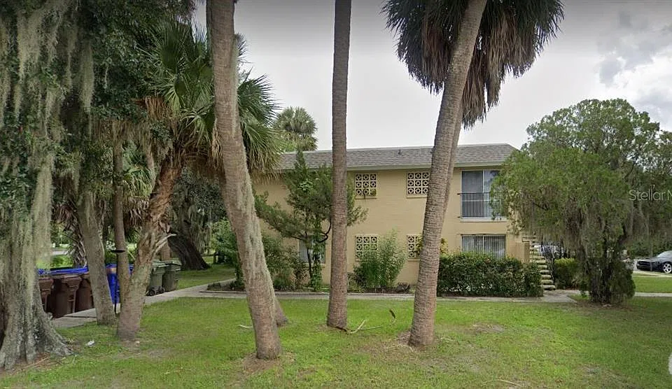 305 E Dakin Ave #11