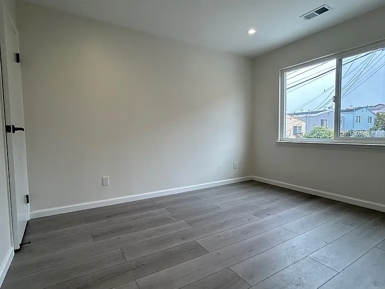 380 Eastmoor Ave #1 — Photo 4