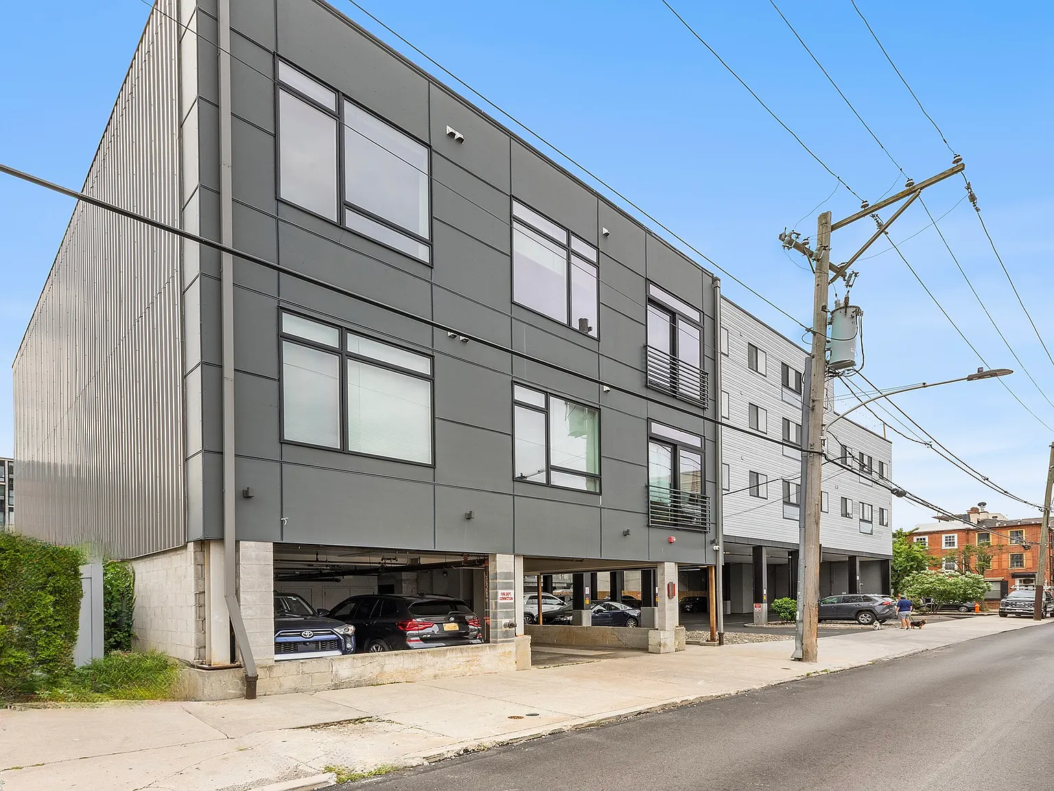 1015 N American St — Photo 1
