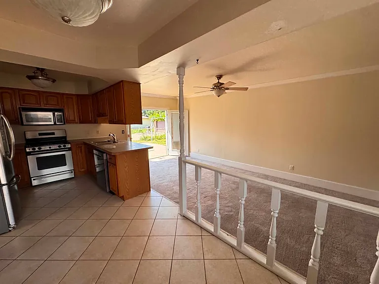 32345 Hawthorne Dr — Photo 6