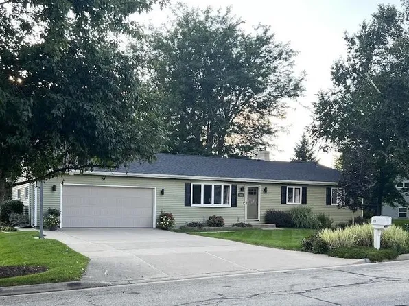 113 N 5th St, Evansville, WI 53536