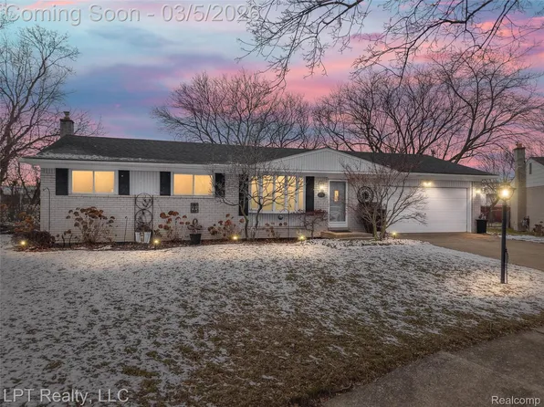 133 Greenwood St, Garden City, MI 48135