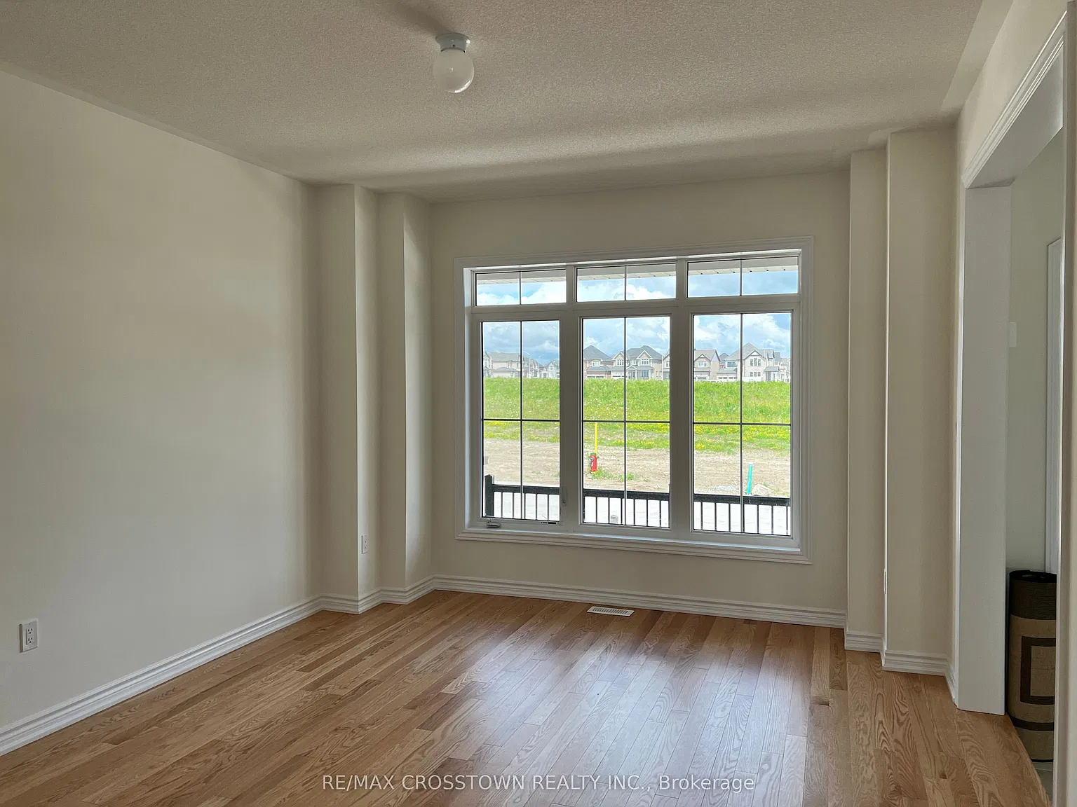 4 bed, $3,100 — Photo 2