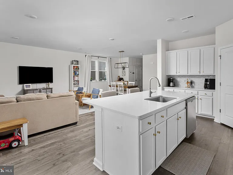 10 Roberta Way — Photo 16