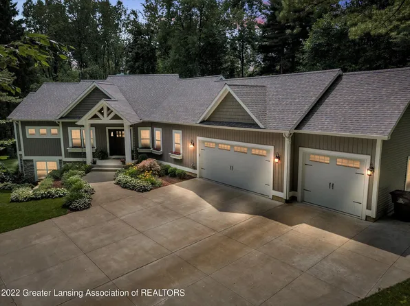 3910 Taelor Cir, Dewitt, MI 48820