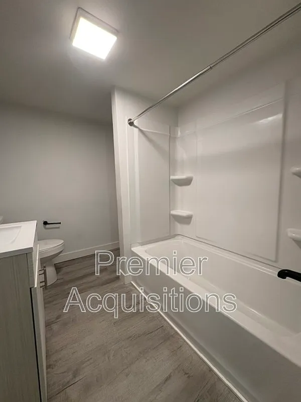 Studio, 1.0 bath, $800 — Photo 2