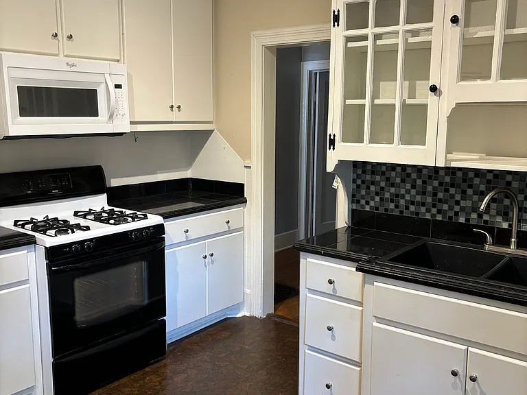 1608 Saint Ann St — Photo 10