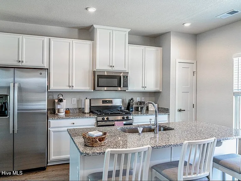 409 Fost Blvd — Photo 8