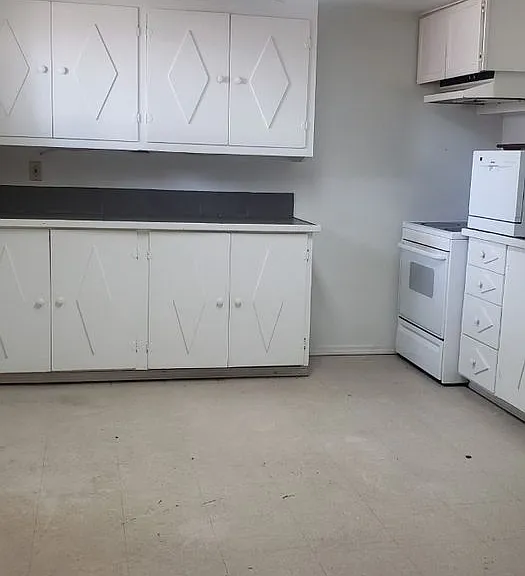 2 bedroom 1 bath lower unit-Cheney Available for a September 10th Move In!! — Photo 5