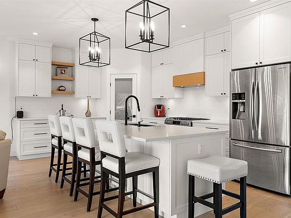 2nd image of 1583 Rondeault Rd