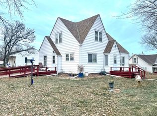 218 W Gage St, Blue Hill, NE 68930
