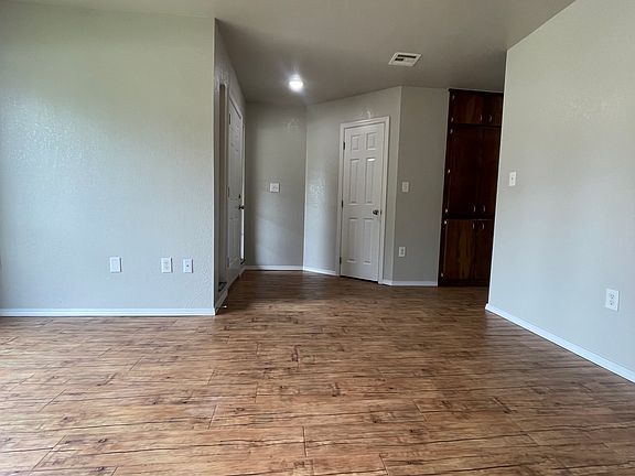 3rd image of 104 E 10th St S