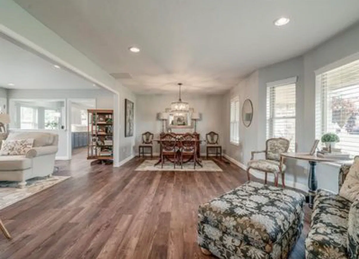 3 bed, 2.5 bath, 2002 sqft, $2,050 — Photo 3