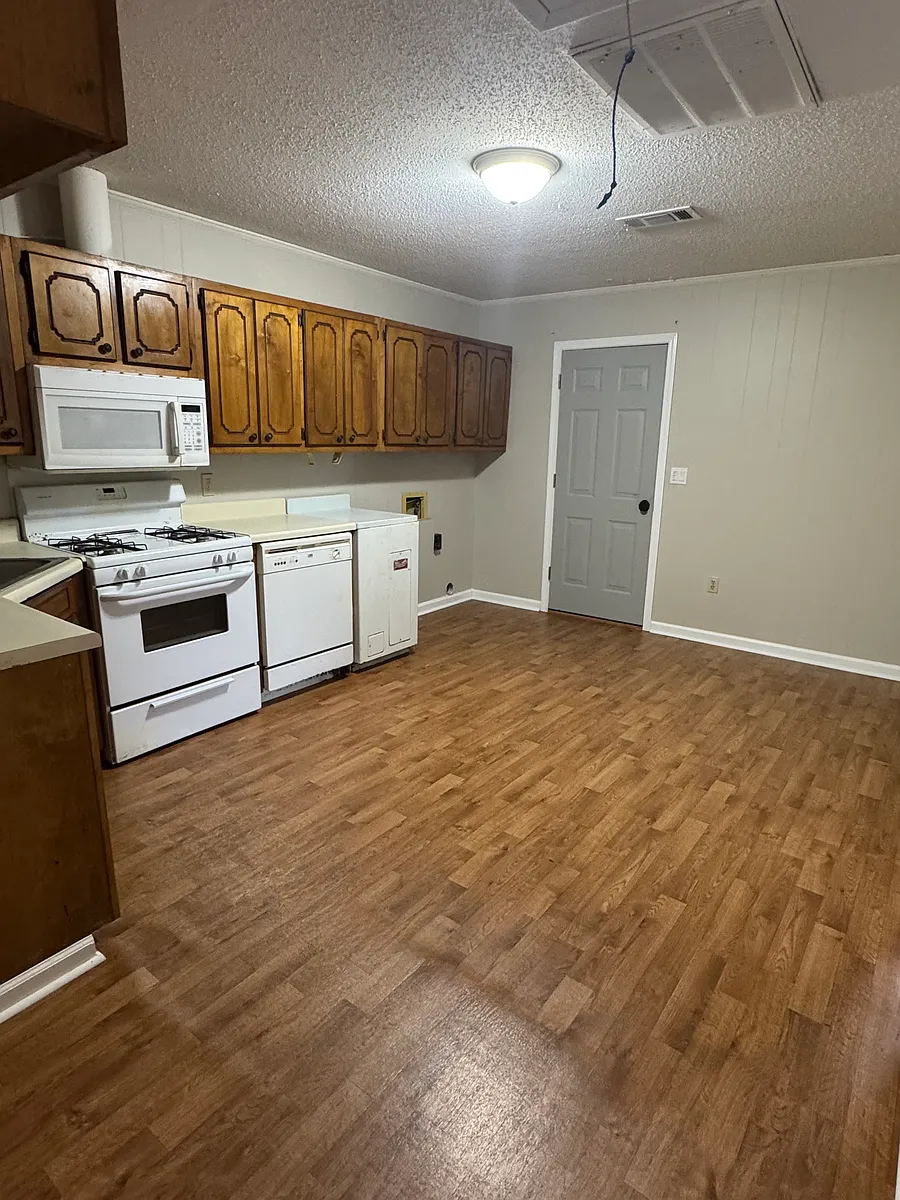 Building Photo - 105 Dorman St #2