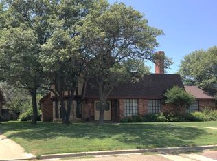 217 Lometa Dr, Plainview, TX 79072