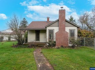 1060 Silver Falls Dr NE, Silverton, OR 97381