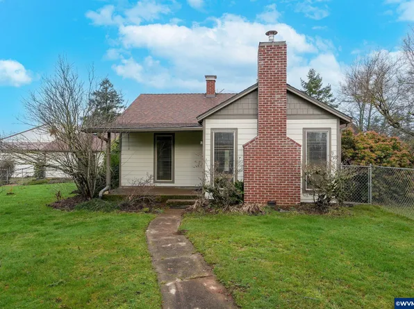 1060 Silver Falls Dr NE, Silverton, OR 97381