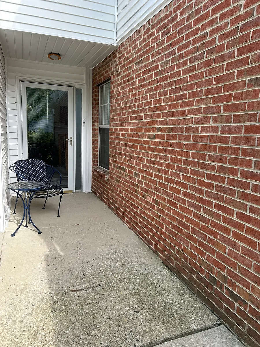 Building Photo - 101 N Meadowbrook Ln #43C