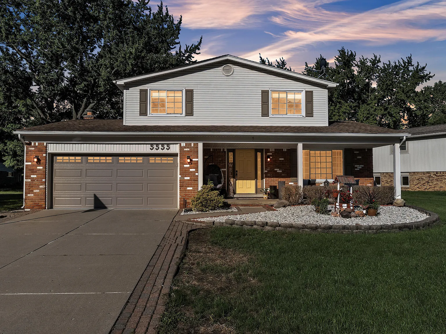 3 bed, 3.0 bath, 2427 sqft, $3,500 — Photo 1