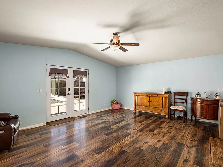 2072 Lonnie Ln — Photo 10