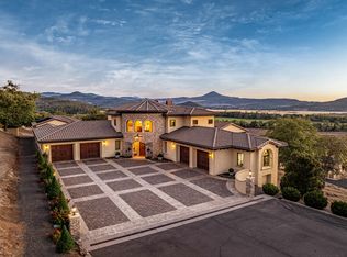 766 Meridian Rd, Eagle Point, OR 97524