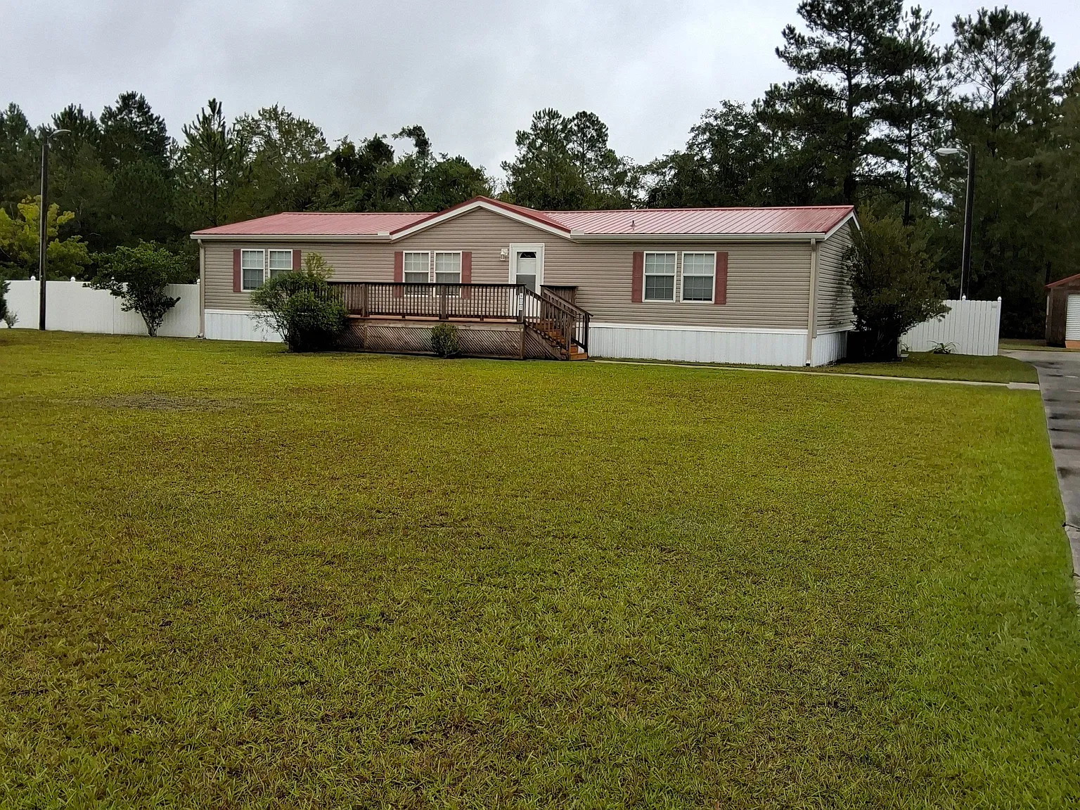 3 bed, 2.0 bath, 2100 sqft, $2,000 — Photo 1