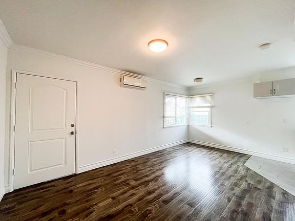 4th image of 5529 N Burton Ave