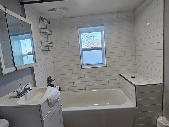 4th image of 54 Dalton St #A