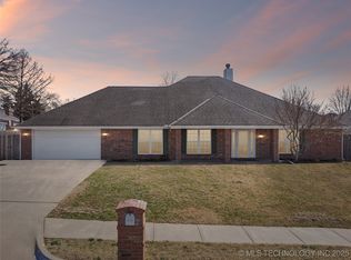 5595 Meadow Dr, Bartlesville, OK 74006