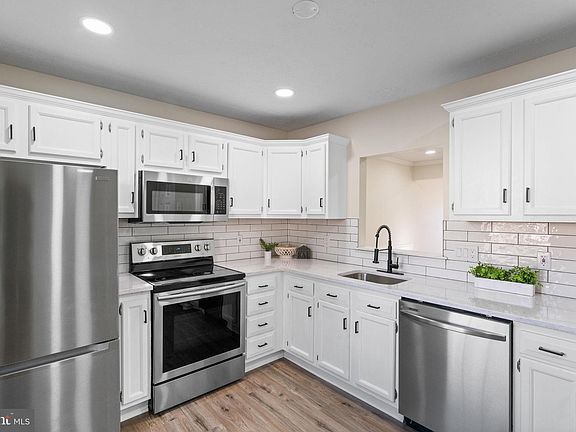 3rd image of 502 Mews Ct