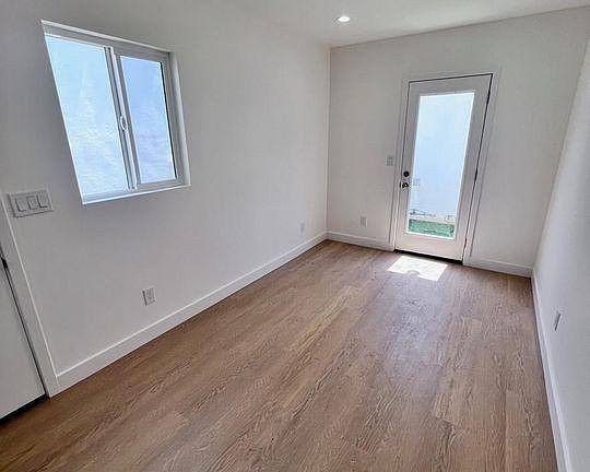 5th image of 3920 W 27th St #1