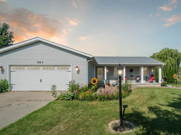 563 S 6th St, Evansville, WI 53536