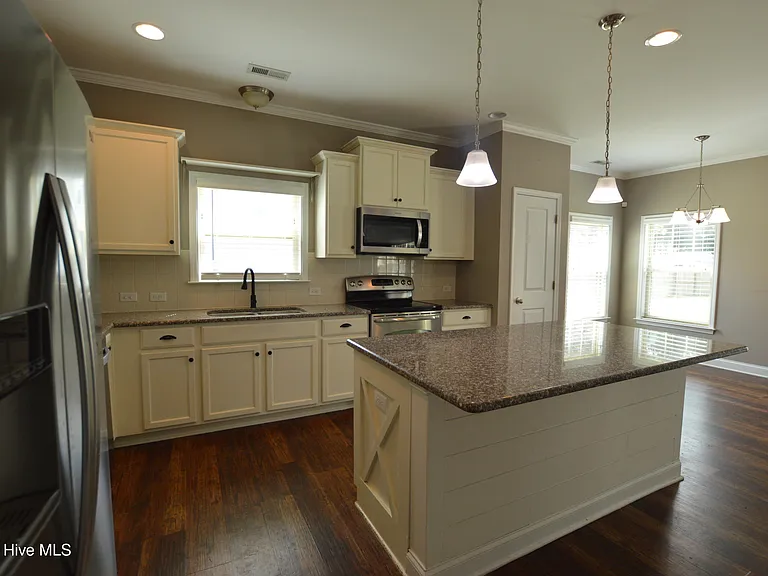 304 Vilas Way S — Photo 10