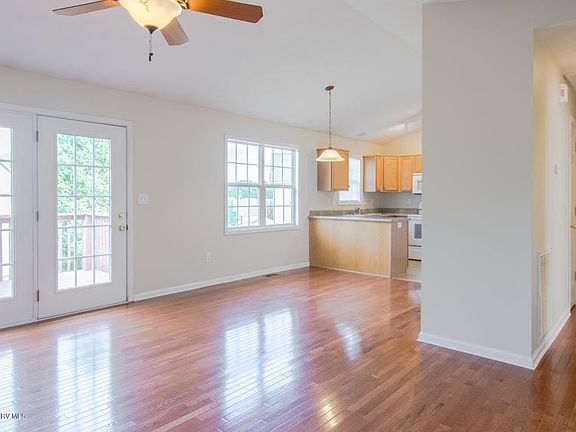 3rd image of 220 Sequoia Cir NW