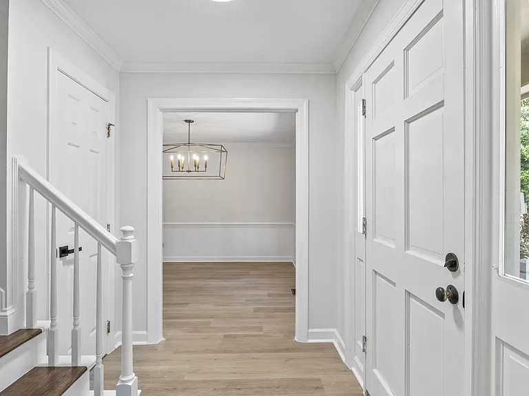 623 Elmwood Ct — Photo 10