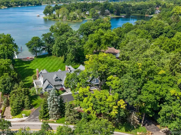 4875 Old Orchard Trl, Orchard Lake, MI 48324