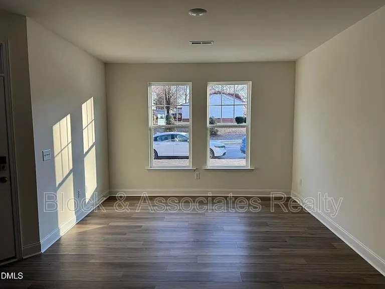 460 La Maison Ave — Photo 4