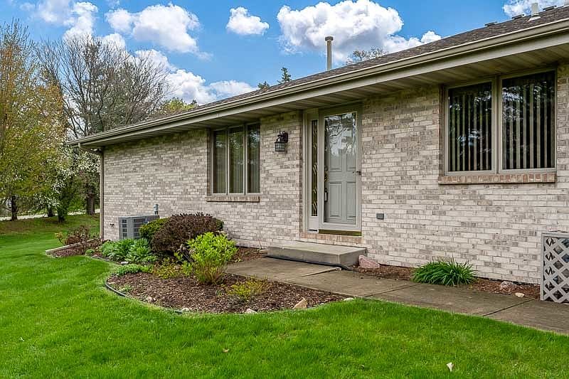 1st image of 1273 N Crest Dr #1273