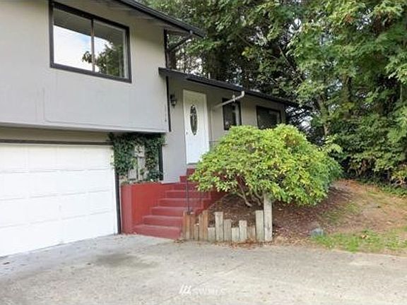 2nd image of 1106-1110 31st Ave SW