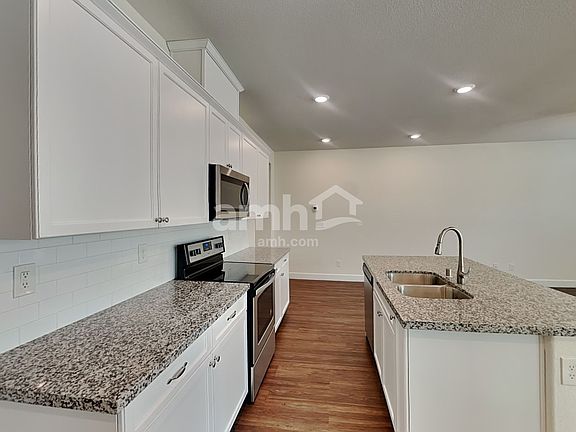 4th image of 9284 S Park St