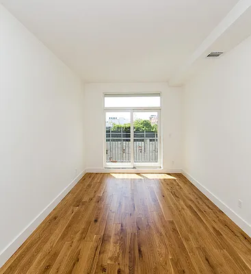 Rented by EXR | media 64