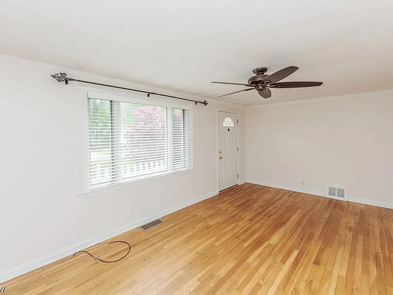 7381 Portage St — Photo 3
