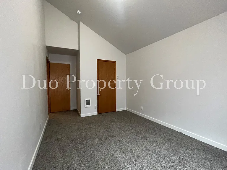 606 S 41st Ct — Photo 17