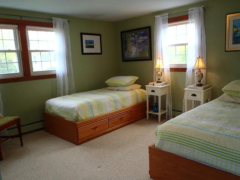 Bedroom 2, 2 twins