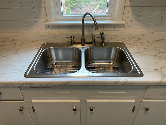 4th image of 2208 Wake Forest St APT B