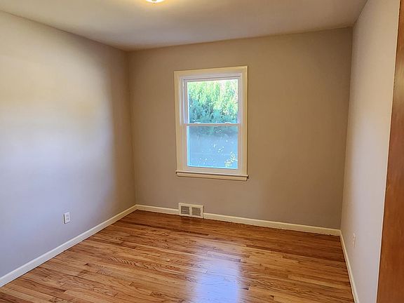 3rd image of 21920 Outer Dr W