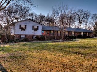 2034 Calloway Cir, Lenoir City, TN 37772