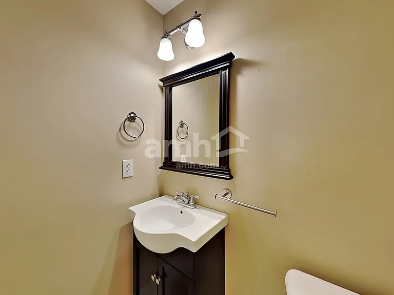 1068 Blairfield Dr — Photo 9